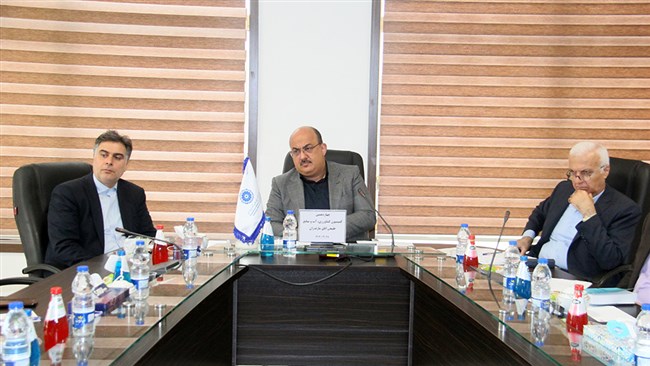 رئیس کمیسیون کشاورزی اتاق ساری گفت: در حال حاضر، وضعیت تأمین مرغ در مازندران مساعد است؛ اما برای حفظ پایداری و امنیت غذایی نیازمند تأمین نهاده و جوجه‌ریزی در تمامی واحدهای مرغداری استان هستیم.