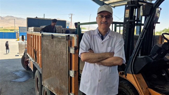 مسعود بختیاری، رییس سندیکای تولیدکنندگان صنایع کنسرو ایران با ارسال ویدئویی به پایگاه خبری اتاق ایران آنلاین، جریان بی‌وقفه تولید در یکی از کارخانجات صنایع غذایی کشور را به تصویر کشید.