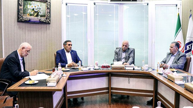 نشست فوق‌العاده روسای اتاق‌های بازرگانی ایران، اصناف ایران و تعاون ایران درباره بررسی آخرین وضعیت ساماندهی و مدیریت جریان روان تولید و توزیع کالا در کشور برگزار شد.