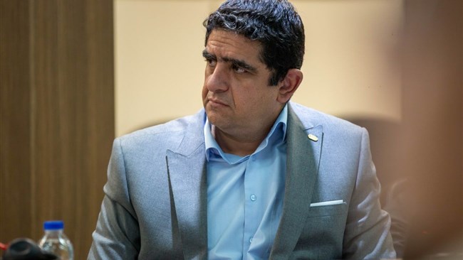 رئیس کمیسیون سرمایه‌گذاری و تامین مالی اتاق ایران گفت: بانک مرکزی باید تنگناهای بنگاه‌های اقتصادی را در شرایط فعلی در زمینه وصول مطالبات و اجرای تعهدات بانکی در نظر گیرد و برای وصول این مطالبات زمان مناسبی در نظر گیرد.