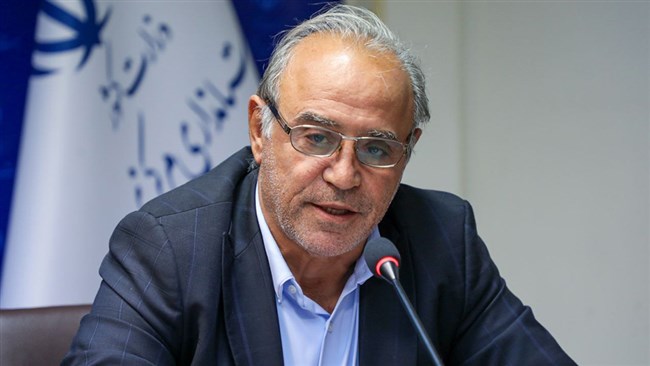 رییس اتاق اراک گفت: در نشست با استاندار مرکزی درخواست شد تا تامین اجتماعی و امور مالیاتی با توجه به آسیب‌های ناشی از جنگ اخیر، در نحوه بازرسی‌ها و حسابرسی‌ها و دریافت مطالبات از واحدهای تولیدی استان، بازنگری کنند.