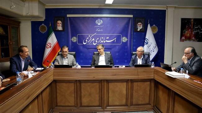 نشست هیأت نمایندگان اتاق بازرگانی، صنایع، معادن و کشاورزی اراک با استاندار مرکزی، در راستای بررسی چالش‌ها و تبیین راهکارهای حمایت از فعالان اقتصادی استان برگزار شد.