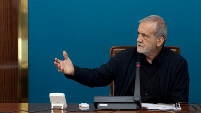 رییس‌جمهور، اتاق بازرگانی و فعالان اقتصادی را یکی از ارکان مهم پیشرفت کشور دانست و گفت: شما صنعتگران و بازرگانان، چرخ اقتصاد کشور را می‌گردانید.