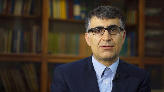 سیاست پولی دنیای امروز نوعی سیاست مدیریت تقاضای کل در راستای کنترل تورم و ثبات اقتصاد کلان در کوتاه‌مدت است تا اثر شوک‌های وارده به محیط اقتصاد کلان بر تورم و رشد اقتصادی را خنثی کند.