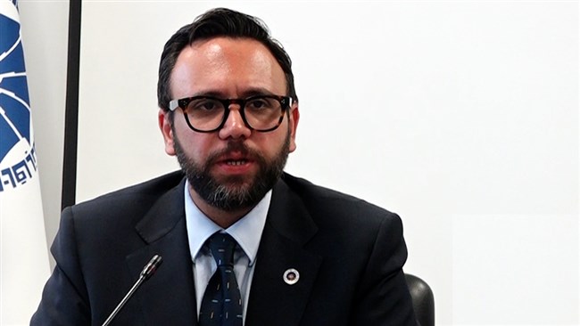 رئیس کمیسیون فرش، هنر و صنایع‌دستی اتاق ایران با اشاره به برگزاری نشست این کمیسیون در حاشیه نشست هیات نمایندگان اتاق ایران، دستور کار این نشست را تشریح کرد.