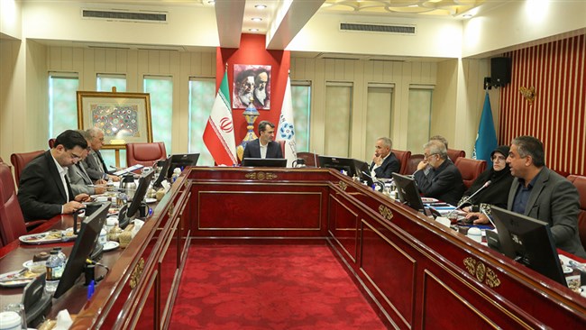 در نشست هیات نمایندگان اتاق اصفهان، دغدغه‌ها و مطالبات فعالان بخش خصوصی در حوزه‌های کشاورزی، صنعت، سرمایه‌گذاری، مسئولیت اجتماعی، اقتصاد دانش‌بنیان، گردشگری و زیرساخت‌های لجستیکی استان مورد بررسی قرار گرفت.