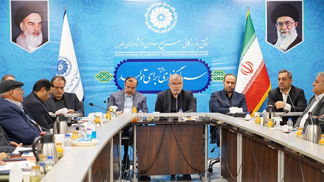 رئیس اتاق بازرگانی، صنایع، معادن و کشاورزی کرج با هشدار نسبت به شرایط دشوار فعالان اقتصادی، برگزاری جلسه‌ای فوری با معاون اول رئیس‌جمهوری برای حل بحران تولید استان البرز را خواستار شد.