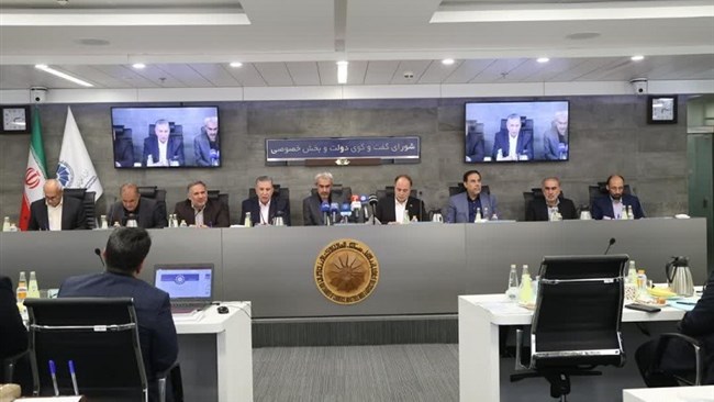 وزیر اقتصاد درباره اولین اقدامی که در وزارت‌خانه دنبال می‌کند، گفت: اولویت در وزارت اقتصاد با توسعه بخش خصوصی واقعی و افزایش مشارکت مردم در اقتصاد است.