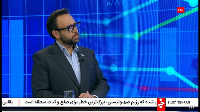 رئیس کمیسیون فرش، هنر و صنایع‌دستی اتاق ایران از قاچاق فرش افغانستان به ایران به عنوان یکی از چالش‌های این حوزه نام برد و گفت: فرش افغانستان از مرزهای شرقی همین الآن نیز به صورت قاچاق گسترده و علنی وارد ایران می‌شود.