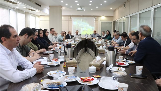 در نشست کمیسیون مالیات، کار و تأمین اجتماعی اتاق ایران موضوع مالیات تشکل‌ها و ابعاد آن بررسی شد؛ در این نشست تاکید شد براساس قانون، انتزاع فرایند دادرسی بیمه‌ای و مالیاتی از سازمان امور مالیاتی مورد تاکید بخش خصوصی است.