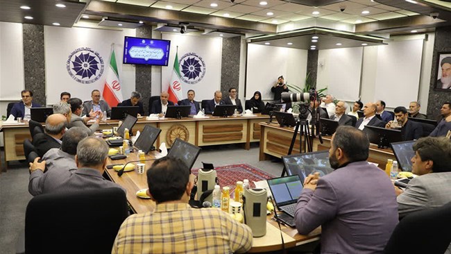 در نشست شورای گفت‌وگوی زنجان، بخشنامه اصلاح عناوین شغلی به‌عنوان یکی از عوامل بروز اختلاف بین کارگر و کارفرما مطرح شد و رئیس اتاق زنجان رویه این بخشنامه را به زیان تولید ملی دانست.