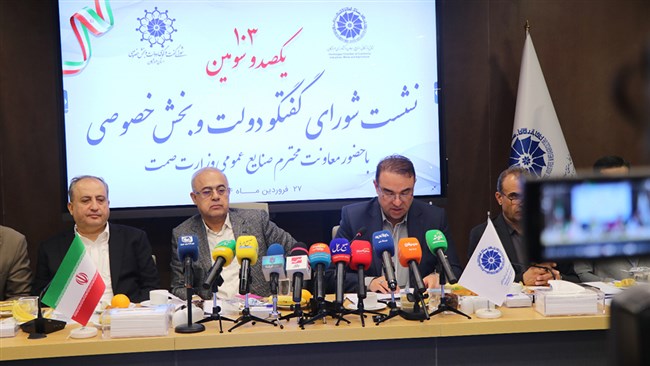 نشست شورای گفتگوی دولت و بخش خصوصی استان هرمزگان با دستور جلسه چالش های افزایش ناگهانی نرخ حق بیمه پایه لارو در صنعت پرورش میگو برگزار شد و لزوم توسعه سرمایه‌گذاری در صنایع دریامحور مورد تاکید قرار گرفت.