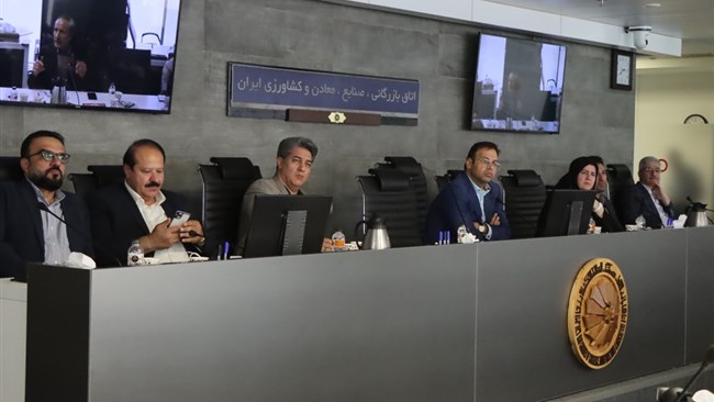 در نشست کمیسیون صنایع غذایی اتاق ایران با اشاره به چالش‌های موازی کاری نهادهای نظارتی در صنعت غذا، بر ضرورت توقف این موازی کاری ها و تصویب قانونی جامع در این حوزه تأکید شد.