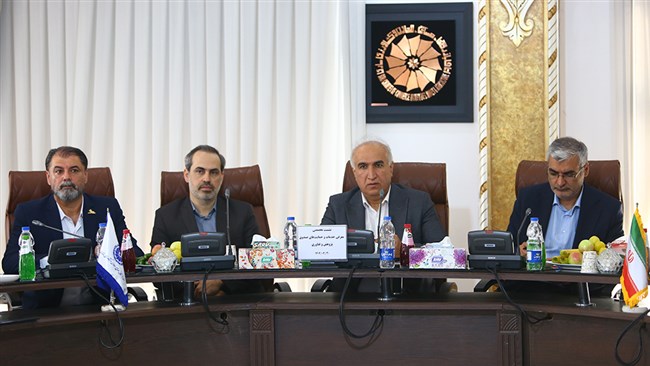 مسئولان صندوق نوآوری و شکوفایی در نشست اتاق ساری اعلام کردند: هیچ کارگزاری حق ندارد در قابل نظارت و ارزیابی از شرکت‌ها جهت دانش‌بنیان شدن، مطالبه‌ای داشته باشد.