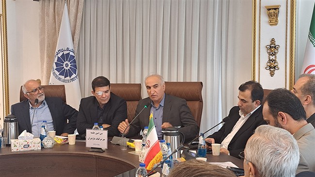 رئیس اتاق ساری، با تأکید بر اینکه «درب صادرات مرکبات نباید بسته شود»، از دولت خواست که ضمن استمرار صادرات مرکبات، ذخیره‌سازی این محصول را به بخش خصوصی واگذار نماید.