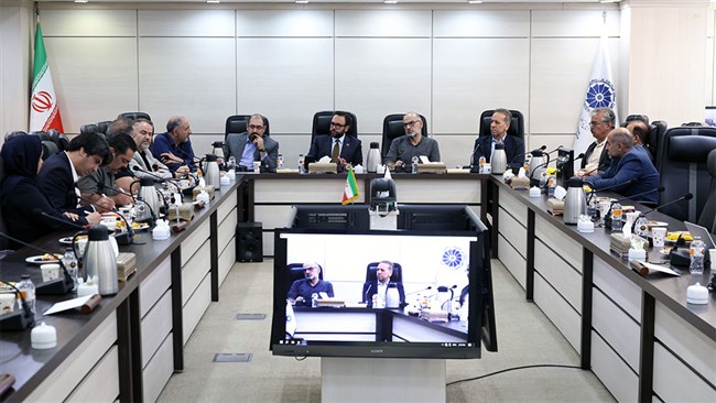 در نشست هم‌اندیشی تشکل‌های فرش دستبافت سراسر کشور، عملکرد سازمان ملی فرش بررسی شد؛ هم‌چنین درباره پیشنهاد پیوستن این سازمان، به معاونت توسعه روستایی و مناطق محروم ریاست‌جمهوری گفت‌وگو شد.