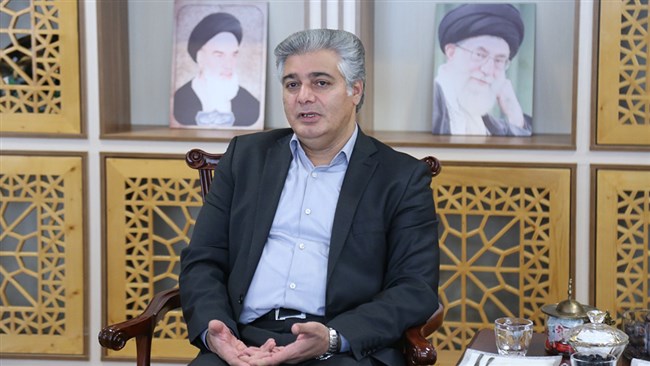 رئیس اتاق خرم‌آباد در دیدار با رئیس جدید پارک علم و فناوری لرستان، بر لزوم توسعه تعاملات بین دستگاهی، حمایت مؤثر از شرکت‌های دانش‌بنیان، و نقش‌آفرینی فناوری‌های نوین در بهبود ساختار اقتصادی استان تأکید کرد.