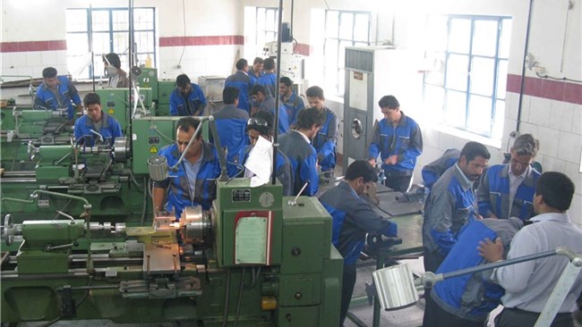 مرکز پژوهش‌های اتاق ایران در گزارش جدید خود با عنوان «تحول در آموزش مهارتی: رویکرد تقاضامحور و نتیجه‌محور برای بازار کار امروز» راهکارهایی بنیادین برای افزایش اثربخشی برنامه‌های مهارت‌آموزی در ایران ارائه می‌دهد.