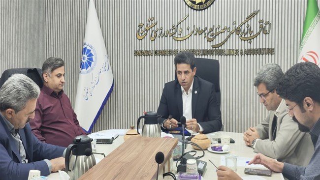 در نشست کمیسیون انرژی اتاق سنندج، بر ضرورت حفظ ارتباط با پایتخت، رفع موانع سرمایه‌گذاری، تسهیل فرآیندهای اداری و استفاده از ظرفیت‌های بومی برای عبور از بحران انرژی تأکید شد.