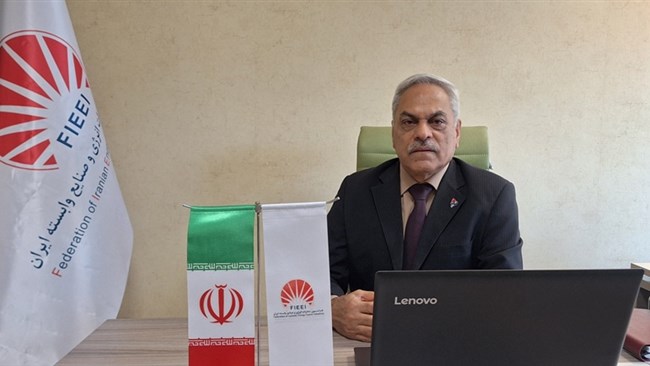 عضو هیات‌مدیره فدراسیون صادرات انرژی ضمن بیان این مطلب که بی‌اعتمادی به تشکل‌ها، سد راه رونق اقتصاد است، پیشنهاد داد: سازمانی برای توسعه صادرات بخش خصوصی زیر نظر ریاست‌جمهوری تأسیس شود.