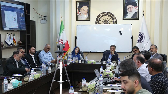 رئیس اتاق کرمان گفت: پروژه سرچشمه سلامتی (طرحی با تمرکز بر کاهش بیماری‌های ناشی از معادن و صنایع وابسته با آگاهی، پیشگیری و پایش سلامت) با تأکید بر استفاده از روش‌های نوین علمی و تحقق توسعه پایدار در استان اجرا شود.