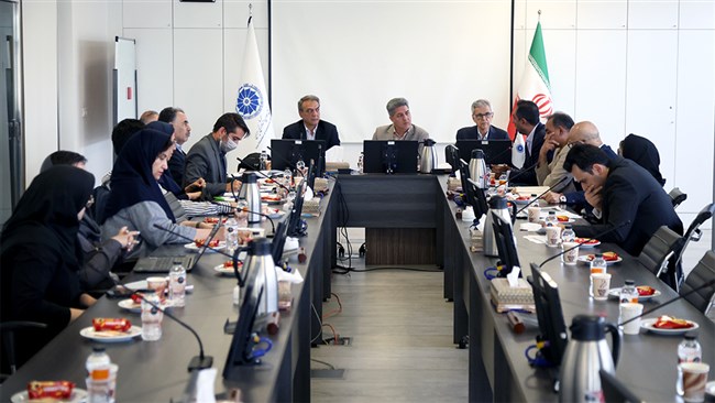 در نشست کارگروه شورای گفت‌وگوی دولت و بخش خصوصی، درباره مشکلات مربوط به تولید بدون کارخانه مقرر شد، نکات مورد نظر بخش خصوصی درباره شیوه‌نامه مرتبط به دبیرخانه این شورا ارسال شود تا در تدوین آن مورد توجه قرار گیرد.