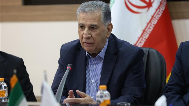 رئیس اتاق ایران اعتقاد دارد تولیدات ایرانی در بسیاری از حوزه‌ها به ویِژه صنعت ساختمان قابل رقابت در بازارهای بین‌المللی است و باید با رفع موانع داخلی و تحریم‌ها، زمینه تقویت صادرات این محصولات را فراهم کنیم.