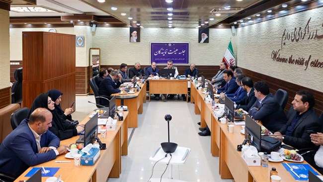 رئیس اتاق بازرگانی، صنایع، معادن و کشاورزی شهرکرد با بیان اینکه مدت زمان تخصیص ارز بسیار بالا است، گفت: تولیدکنندگان نباید به غیر از خرید مواداولیه و فروش دغدغه دیگری داشته باشند.