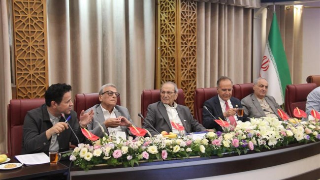 نایب رئیس اتاق ایران گفت: اتاق‌های مشترک به عنوان پل ارتباطی فعال، نقش کلیدی و بنیادین در پیشبرد تجارت در بخش خصوصی ایفا می‌کنند و بر همین اساس تثبیت جایگاه دقیق اتاق‌های مشترک در ساختار اقتصادی کشور ضروری است.