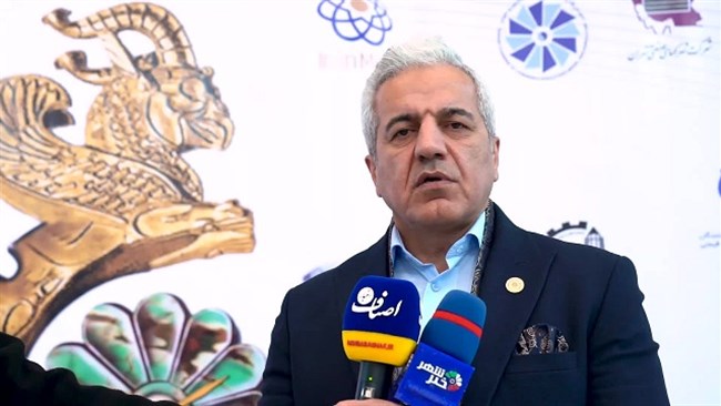 رییس اتحادیه تولیدکنندگان و صادرکنندگان طلا و جواهر، با بیان اینکه در دوره جدید اتاق بازرگانی بیش از گذشته از نظرات تشکل‌های زیرمجموعه اتاق استفاده می‌شود، گفت: اتاق، اختیارات تشکل‌ها را بیشتر کند.