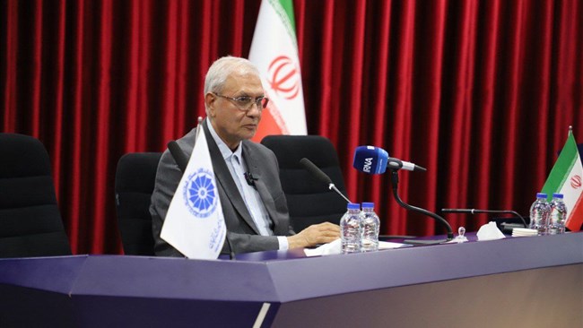 دستیار اجتماعی رئیس‌جمهور ادعای برخی مبنی بر هدف قراردادن جمهوری اسلامی ایران در جنگ را دروغ خواند و گفت: هدف جنگ، پاشیده شدن سرزمینی ایران است.