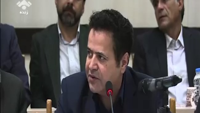 نایب رئیس اتاق ایران در جلسه فعالان اقتصادی اردبیل با رئیس‌جمهور، گفت: بخشنامه‌های متمرکز از تهران، اختیار مدیران استانی در تخصیص منابع مالی را محدود کرده و مانع تقویت نقدینگی واحدهای تولیدی می‌شود.