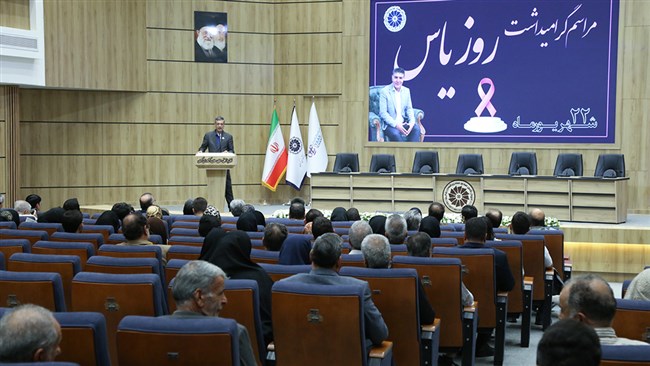 رئیس اتاق بازرگانی، صنایع، معادن و کشاورزی کرمان با دعوت از همه فعالان اقتصادی بخش خصوصی، دولتی و مردم برای پیوستن به کمپین تشخیص و درمان سرطان، گفت: همه باید کمک کنیم تا شبکه تشخیص و درمان سرطان در کرمان کامل شود.