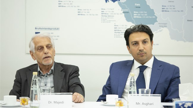 رئیس اتاق مشترک ایران و آلمان تاکید کرد: معتقدیم ادامه مسیر پرتنش فعلی میان ایران و اروپا نمی‌تواند ادامه یابد و حتما گشایش‌هایی صورت می‌گیرد و سعی ما این است که برای روزی که گشایش ایجاد شد، آماده باشیم و غافلگیر نشویم.