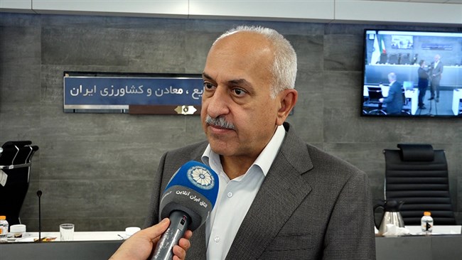 کیوان کاشفی عضو هیات رئیسه اتاق ایران با اعلام آمادگی اتاق ایران در کمک به اصلاحات ساختاری دولت، تاکید کرد: کوچک‌سازی دولت و البته ظرفیت بخش خصوصی برای تصدی امور اجرائی، بهبود فضای کسب‌وکار را سرعت می‌دهد.