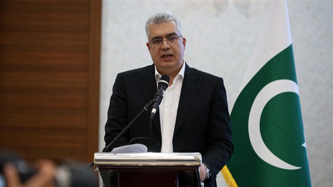 رئیس سازمان توسعه تجارت ایران اعلام کرد: برای اولین بار، حجم تجارت ایران و پاکستان از مرز سه میلیارد دلار عبور کرده و ایران آماده است با هدف‌گذاری دقیق و رفع موانع موجود، حجم این مبادلات را به ۱۰ میلیارد دلار افزایش دهد.