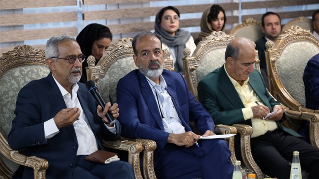 محمد نهاوندیان رئیس اسبق اتاق ایران با توجه به روند نزولی شاخص‌های اقتصادی از 1391 تا امروز که با تحریم‌های متعدد مواجه بودیم، پیدا کردن راهکارهای شکستن قفس تحریم و توسعه تبادلات بین‌المللی را خواستار شد.