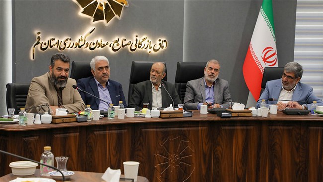 رئیس اتاق قم در نشست مشترک با هیئت‌مدیره جامعه خیرین مدرسه‌ساز کشور، بر ضرورت توسعه هنرستان‌های جوار کارخانه‌ای تأکید کرد.