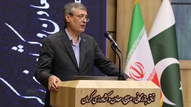 رئیس اتاق کرمان با اشاره به مزیت های تجاری کرمان در بخش های مختلف، برای برقراری ارتباطات بهتر و بیشتر تجاری کرمان و پاکستان پیشنهاداتی در زمینه های آموزشی، لجستیکی، راهبردی و… ارائه داد.
