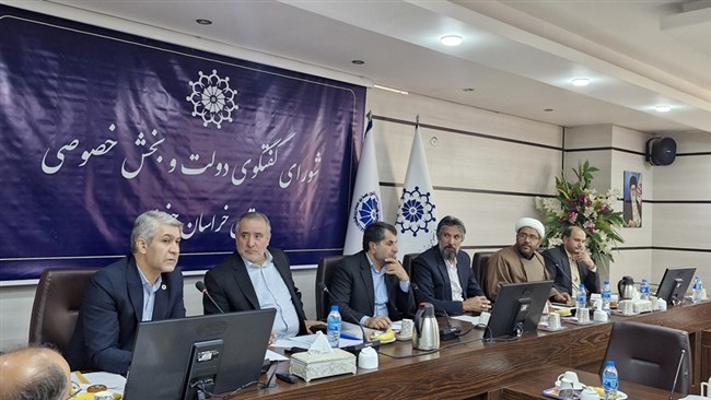 علیرضا خامه‌زر رئیس اتاق بازرگانی بیرجند، تأکید کرد: با توجه به استانداردهای کشور افغانستان برای صادرات مشتقات نفتی، تسهیل روند استانداردسازی ضروری است تا محموله‌ها پس از خروج از کشور برگشت نخورد.