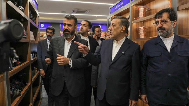 معاون اجرایی رئیس‌جمهور با حضور در اتاق بازرگانی قم و بازدید از نمایشگاه دائمی دستاوردهای تولیدی استان، ظرفیت‌های تولیدی قم را از عوامل راهبردی برای تحقق جهش تولید دانست.