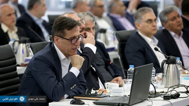 عیسی منصوری رئیس مرکز پژوهش‌های اتاق ایران گفت: تعریف بازار عرضه و تقاضای ارز بین صادرکننده و واردکننده بدون واسطه و خروج دولت از بازار و رقابتی شدن آن، مشارکت بخش خصوصی در ارتقای امنیت اقتصادی را تقویت می‌کند.