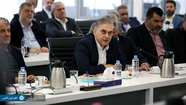 محمد لاهوتی، رئیس کمیسیون صادرات اتاق ایران پیشنهاد داد: خرید اعتباری توسط واردکنندگان، واردات بدون انتقال ارز و عدم دخالت سیاست‌گذار ارزی روی سیاست‌های تجاری، اجرایی شود.