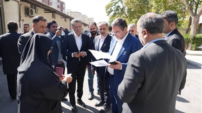استاندار آذربایجان غربی در بازدید سرزده از اداره کل گمرک این استان، با انتقاد از رویه‌های بوروکراتیک و نگرش‌های قدیمی در این سازمان تاکید کرد: بگذارید تجارت نفس بکشد.