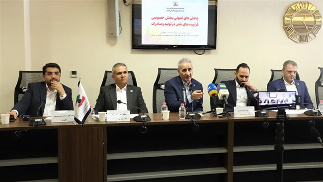 در نشست خبری اتحادیه صادرکنندگان فرآورده‌های نفتی با اشاره به تلاش و پایداری بخش خصوصی برای حفظ آرامش بازار زیر سایه تحریم، بر ضرورت حمایت از بخش خصوصی در حوزه انتقال پول و رفع تعهد ارزی تأکید شد.
