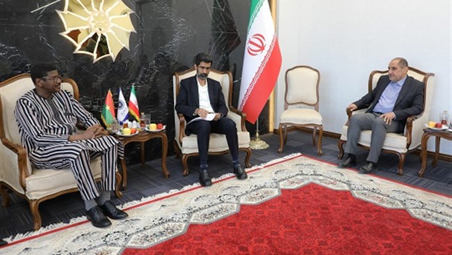 عضو هیئت رئیسه اتاق بازرگانی قم گفت: بازار ۲۳ میلیون نفری بورکینافاسو با ظرفیت بالای مبادلات و تنوع نیازهای وارداتی، بستر مهمی برای گسترش صادرات و فعالیت اقتصادی بخش خصوصی استان قم فراهم کرده است.