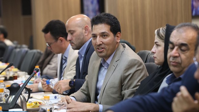 رییس کمیسیون صنایع غذایی اتاق ایران گفت: سیاست‌های مستقل بانک مرکزی نیز عاملی برای پیچیده‌تر شدن روند تخصیص ارز و افزایش رسوب کالا بوده است.