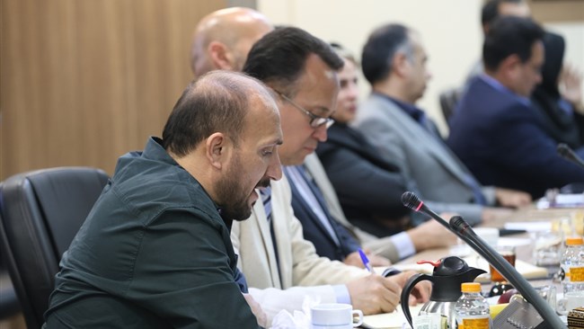 رییس کمیسیون کشاورزی اتاق ایران گفت: امروز در بنادر اصلی ایران، مانند بندر شهید رجایی، میانگین زمان ترخیص کالا ۲۰ تا ۲۵ روز است. در بحران‌ها نیز گزارش‌هایی داریم که این زمان حتی تا ۹۰ روز طول کشیده است.
