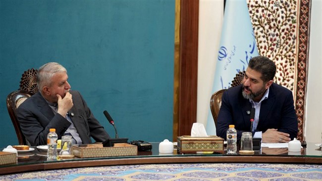 در نشست اعضای کمیسیون گردشگری اتاق ایران با سیدرضا صالحی امیری، وزیر میراث فرهنگی، گردشگری و صنایع‌دستی، ضمن بررسی راه‌های رونق صنعت گردشگری در دوران تحریم، بر توسعه همکاری‌های دوجانبه تأکید شد.