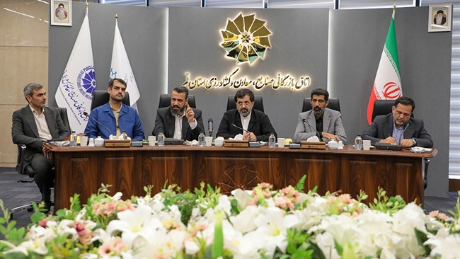 رئیس اتاق بازرگانی قم گفت: انتخاب غیرشفاف مشمولان مصوبه ۱۳۴۰۰ هیئت وزیران، تولیدکنندگان واقعی را از حمایت‌ها محروم کرد و بخش خصوصی قم خواهان بازنگری فوری در آن است.